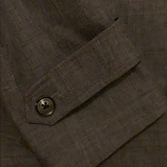 Joseph Abboud light trench coat. - Picture 4 of 8